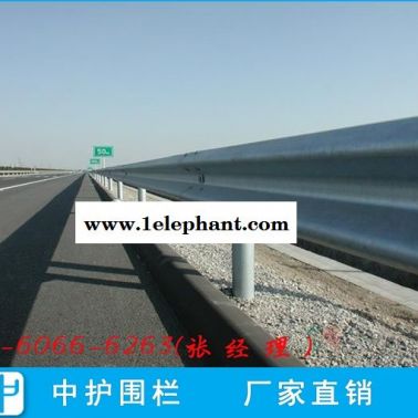 番禺道路波形護(hù)欄供應(yīng)商 高速公路防撞護(hù)欄W型安全欄