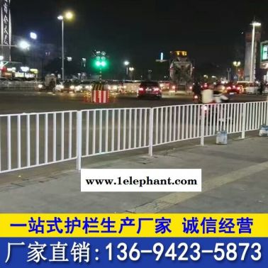 路側(cè)防護(hù)欄生產(chǎn)廠 惠州交通隔離欄 陽(yáng)江公路防護(hù)欄 定做價(jià)格 護(hù)欄/護(hù)欄網(wǎng)